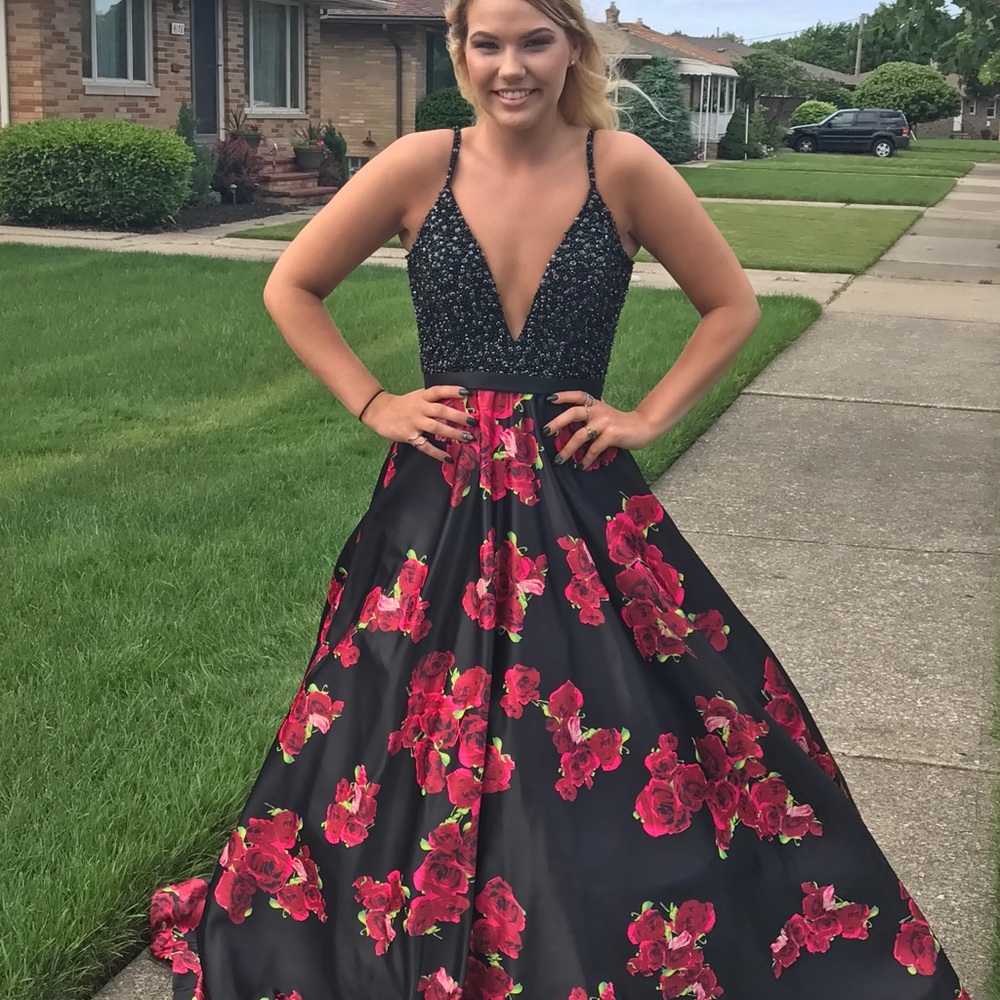 prom dress - Picture 3 of 8